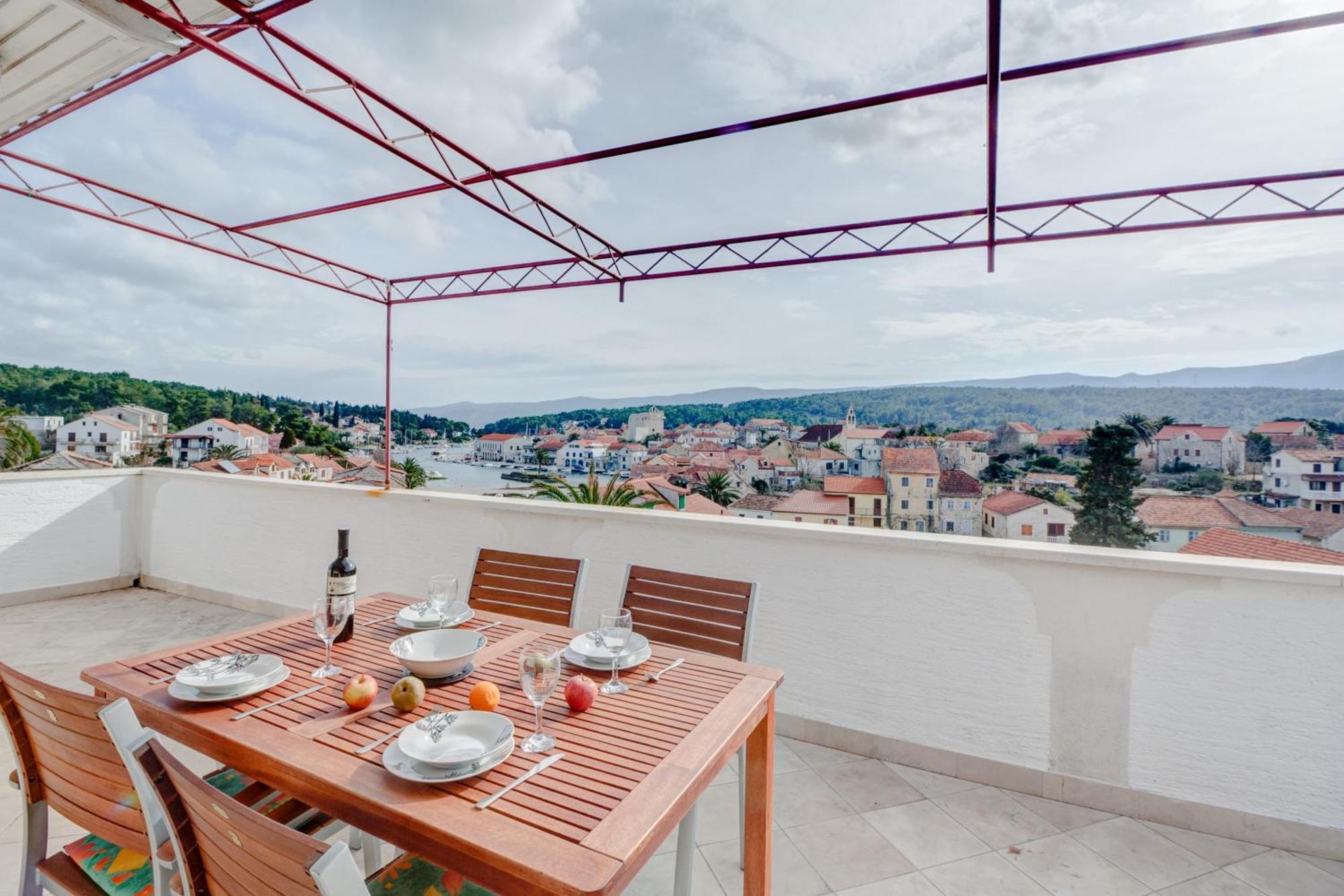 Apartment With Beautiful View And Big Terrace Vrboska Exterior photo